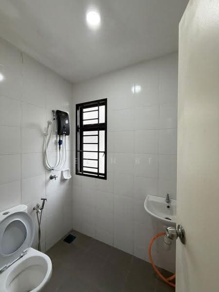 Rumah Teres untuk Disewa di Taman Muzaffar Heights (Bukit Katil) - Helen BF - Bathroom - PropertyGuru.com.my