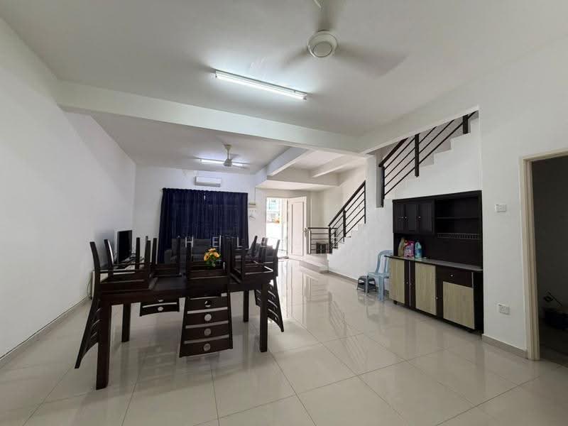 Rumah Teres untuk Disewa di Taman Muzaffar Heights (Bukit Katil) - Helen BF - Living Room - PropertyGuru.com.my