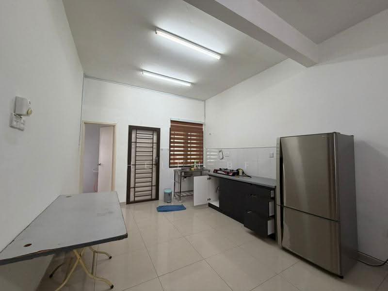 Rumah Teres untuk Disewa di Taman Muzaffar Heights (Bukit Katil) - Helen BF - Kitchen - PropertyGuru.com.my