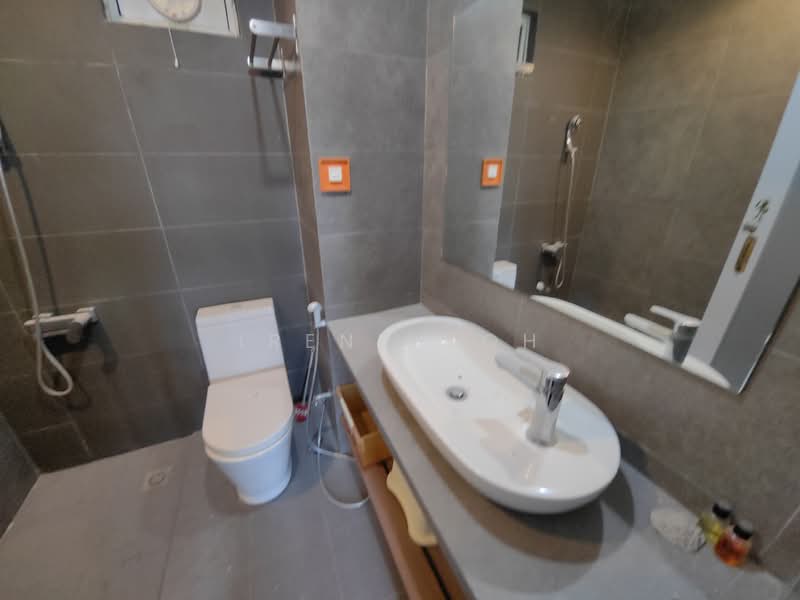 Kondominium untuk Dijual di Gold Coast Resort Condominium - Irene Goh - Bathroom - PropertyGuru.com.my