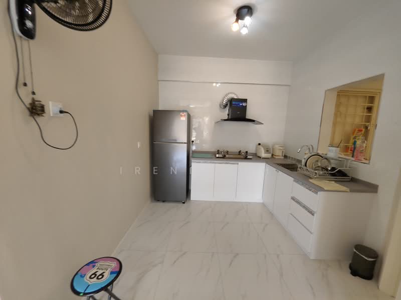 Kondominium untuk Dijual di Gold Coast Resort Condominium - Irene Goh - Kitchen - PropertyGuru.com.my