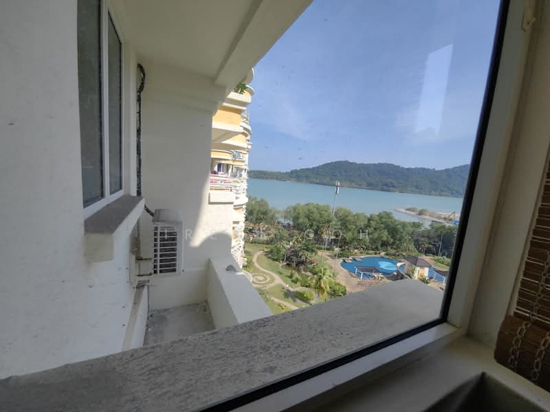 Kondominium untuk Dijual di Gold Coast Resort Condominium - Irene Goh - Balcony - PropertyGuru.com.my