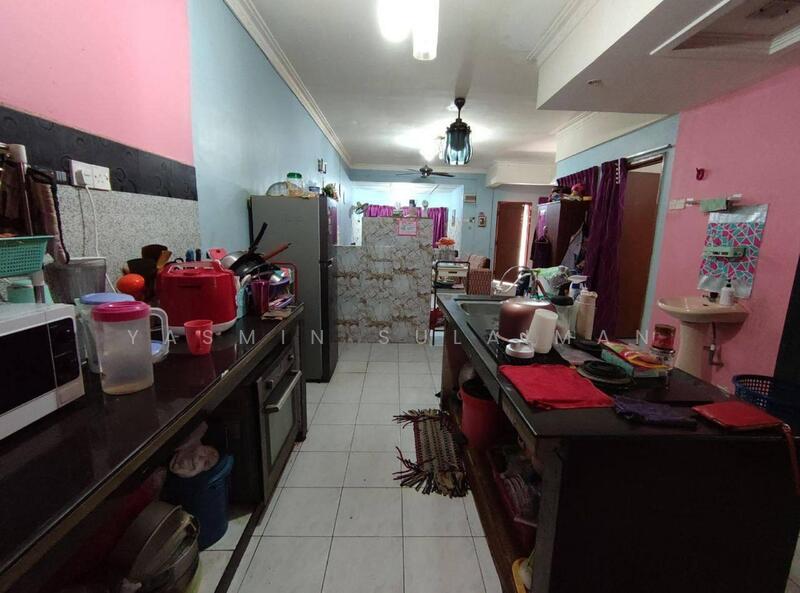 2-storey Terraced House for Sale in Bandar Saujana Putra (Tanjong Duabelas) - Yasmin Sulaiman - Kitchen - PropertyGuru.com.my