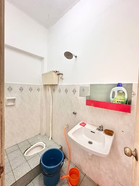 2-storey Terraced House for Sale in Taman Sri Haneco (Semenyih) - Akmal Zakaria - Bathroom - PropertyGuru.com.my