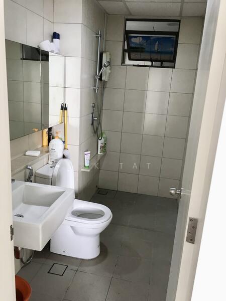 Condominium for Sale at The WaterEdge (Pinggiran Air) - Yik Tat - Bathroom - PropertyGuru.com.my