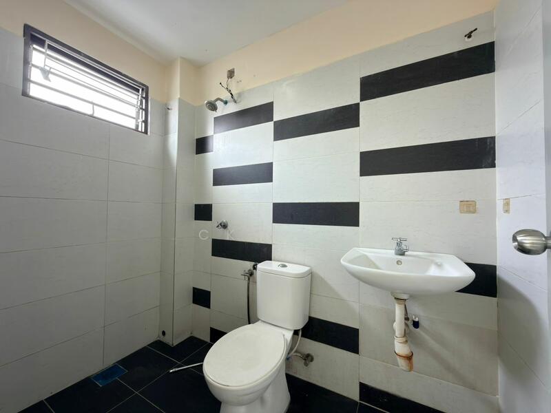 2-storey Terraced House for Sale in Taman Garing Permai (Rawang) - CK Sam - Bathroom - PropertyGuru.com.my
