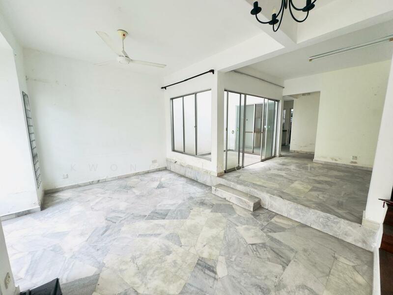 Rumah Teres 2 Tingkat untuk Dijual di Bandar Country Homes (Rawang) - Kwong Xiao Wei - Living Room - PropertyGuru.com.my