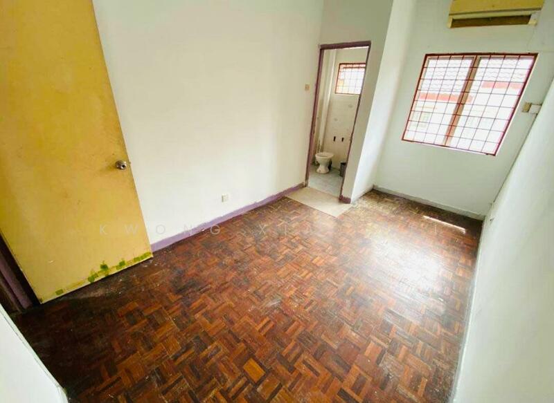 Rumah Teres 2 Tingkat untuk Dijual di Bandar Country Homes (Rawang) - Kwong Xiao Wei - Bathroom - PropertyGuru.com.my