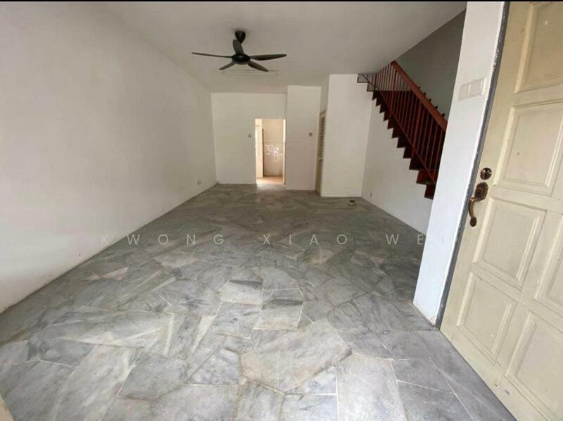 Rumah Teres 2 Tingkat untuk Dijual di Bandar Country Homes (Rawang) - Kwong Xiao Wei - Living Room - PropertyGuru.com.my