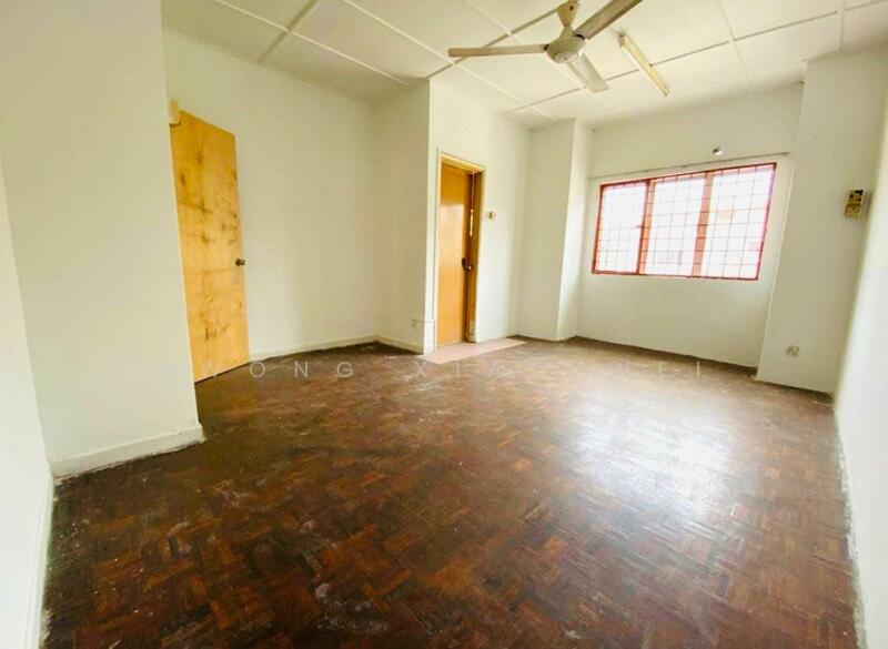 Rumah Teres 2 Tingkat untuk Dijual di Bandar Country Homes (Rawang) - Kwong Xiao Wei - Living Room - PropertyGuru.com.my
