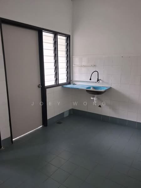 2-storey Terraced House for Rent in Bandar Putra Permai (Seri Kembangan) - Joey Wong - Kitchen - PropertyGuru.com.my