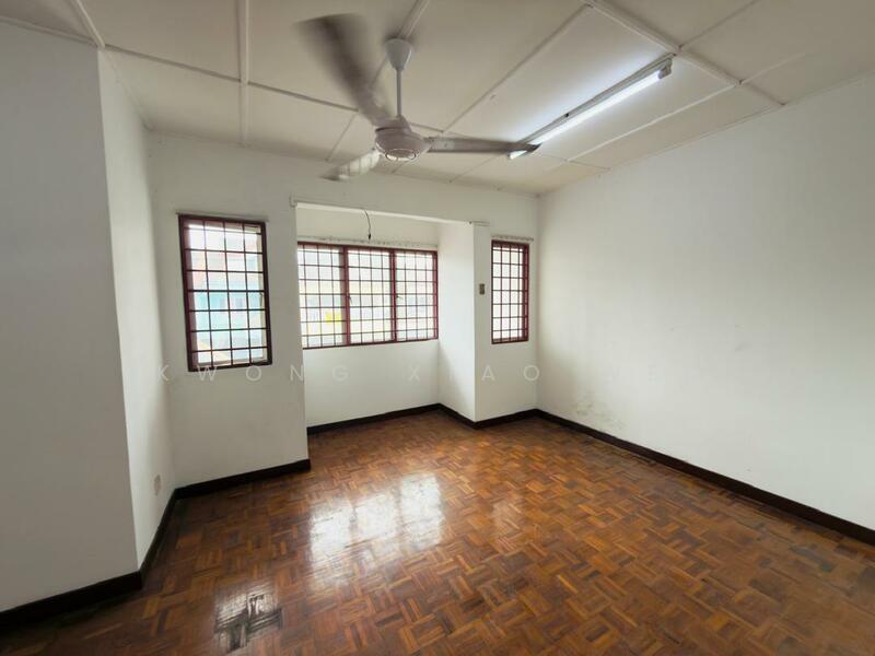 Rumah Teres untuk Dijual di Bandar Country Homes (Rawang) - Kwong Xiao Wei - Living Room - PropertyGuru.com.my