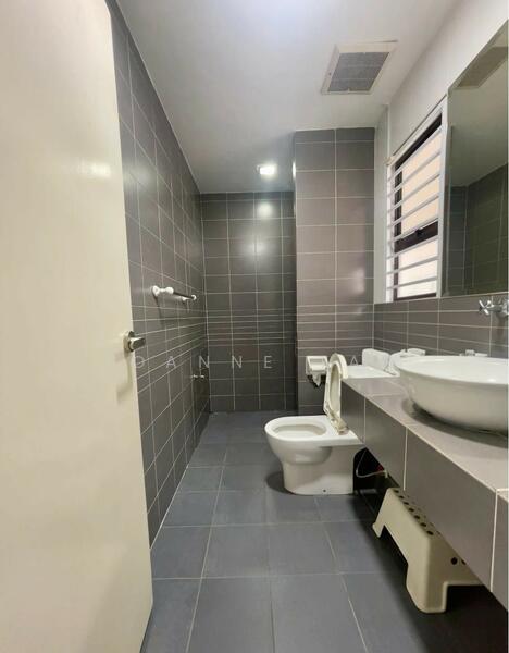 2.5-storey Terraced House for Sale in Bukit Raja (Selangor) - Joanne Tan - Bathroom - PropertyGuru.com.my