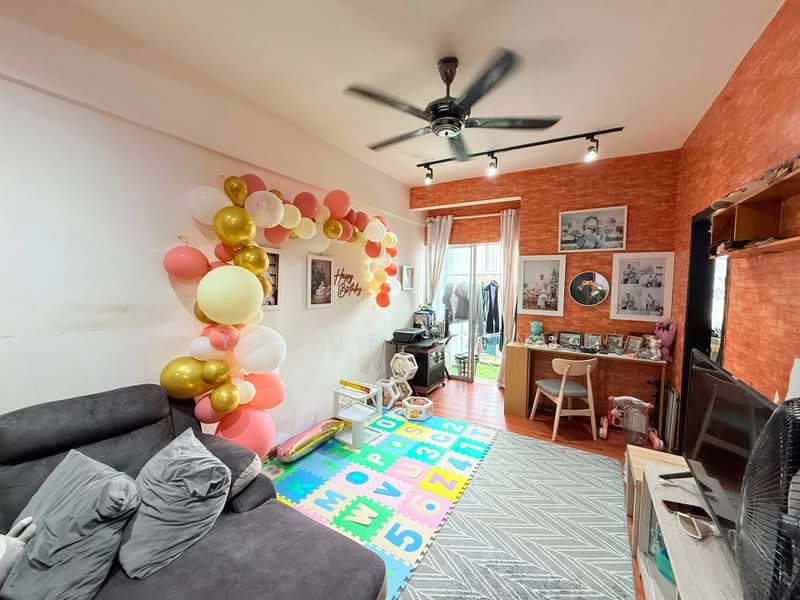 Pangsapuri untuk Dijual di Sutera Bayu Apartment - Syazue Wanie - Living Room - PropertyGuru.com.my