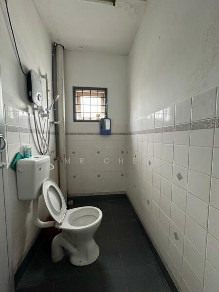 Rumah Teres untuk Dijual di Taman Pakatan Jaya (Tambun) - Mr Chee - Bathroom - PropertyGuru.com.my