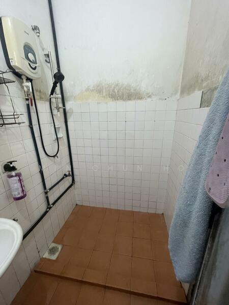 2-storey Terraced House for Sale in Tabuan Jaya (Kuching) - Min Chun Ho - Bathroom - PropertyGuru.com.my