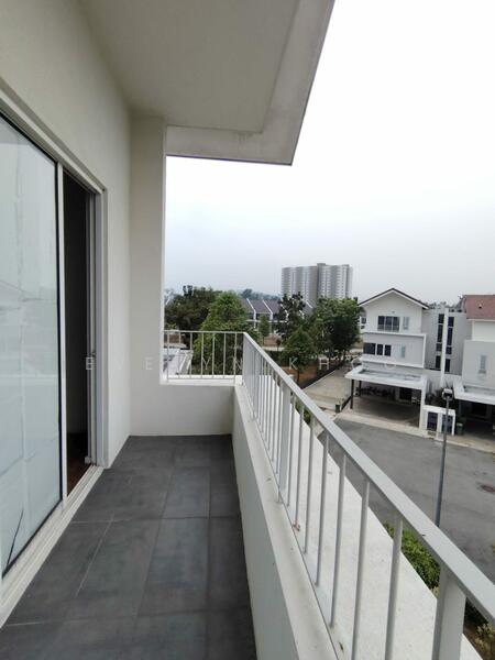 3-storey Terraced House for Sale in Batu Arang (Selangor) - Evelyn Khoo - Balcony - PropertyGuru.com.my
