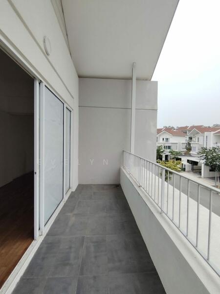 3-storey Terraced House for Sale in Batu Arang (Selangor) - Evelyn Khoo - Balcony - PropertyGuru.com.my