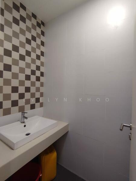 3-storey Terraced House for Sale in Batu Arang (Selangor) - Evelyn Khoo - Bathroom - PropertyGuru.com.my