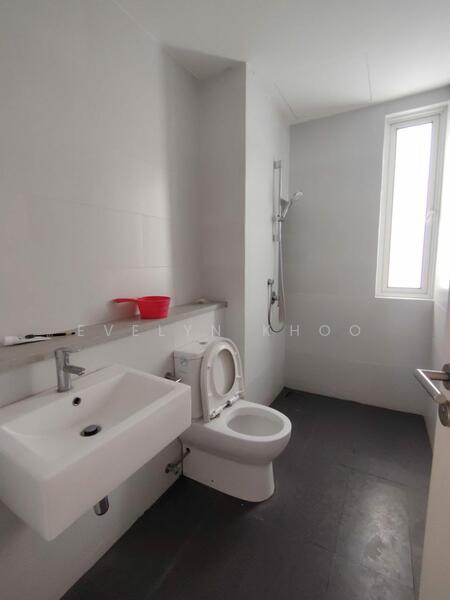 3-storey Terraced House for Sale in Batu Arang (Selangor) - Evelyn Khoo - Bathroom - PropertyGuru.com.my