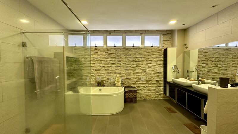 Rumah Banglo untuk Dijual di Bangsar (Kuala Lumpur) - Anna H - Bathroom - PropertyGuru.com.my