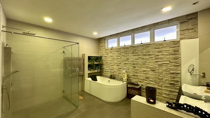 Rumah Banglo untuk Dijual di Bangsar (Kuala Lumpur) - Anna H - Bathroom - PropertyGuru.com.my