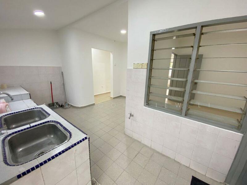 Taman Universiti Single Storey untuk Untuk Dijual - RM 388,000, Feb 2026 - Kitchen - PropertyGuru.com.my