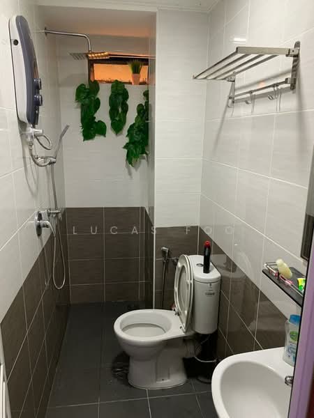 Kondominium untuk Disewa di Serina Bay - Lucas Foo - Bathroom - PropertyGuru.com.my