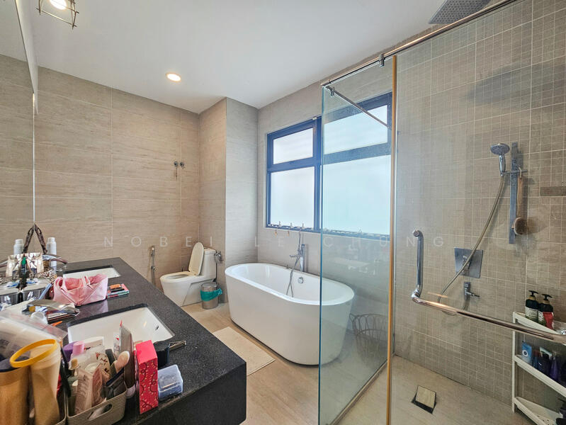 Rumah Berkembar untuk Dijual di Taman Equine (Seri Kembangan) - Nobeille Chung - Bathroom - PropertyGuru.com.my