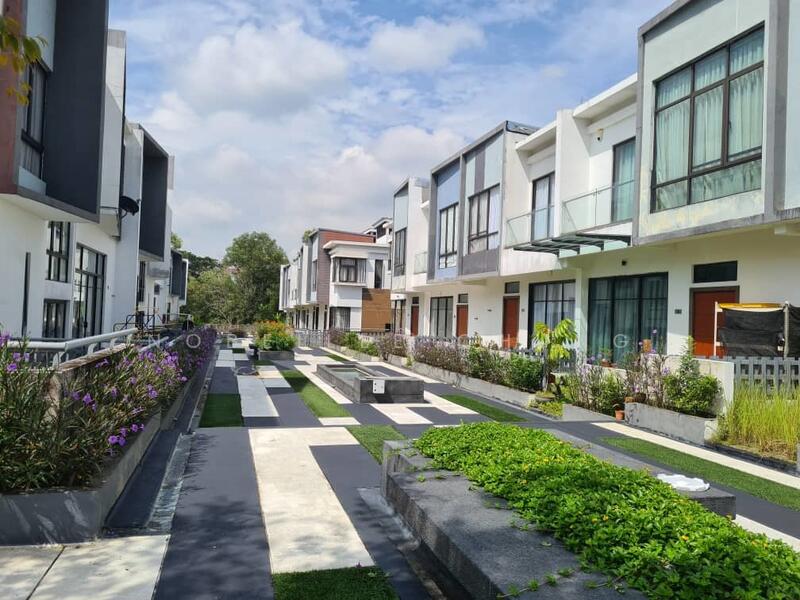 Rumah Berkembar untuk Dijual di Taman Equine (Seri Kembangan) - Nobeille Chung - Exterior - PropertyGuru.com.my