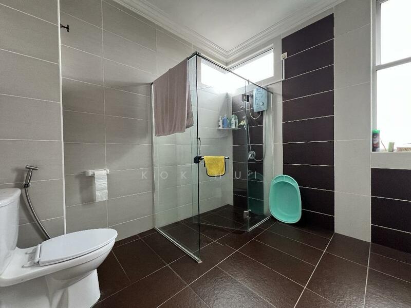 Link Bungalow for Sale in Taman Gaya (Ulu Tiram) - Kok Hui - Bathroom - PropertyGuru.com.my