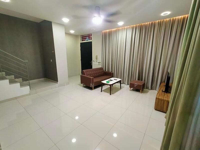 2-storey Terraced House for Rent in Taman Mount Austin (Tebrau) - Ellen Yeap - Living Room - PropertyGuru.com.my