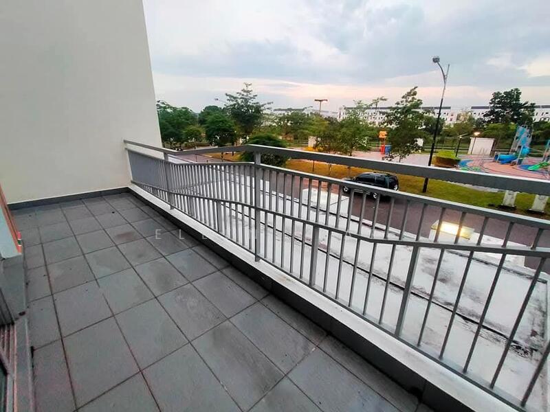 2-storey Terraced House for Rent in Taman Mount Austin (Tebrau) - Ellen Yeap - Balcony - PropertyGuru.com.my