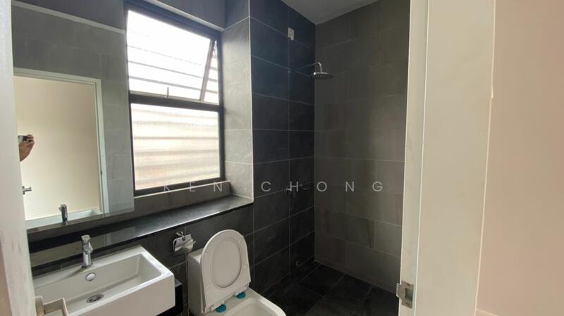 Rumah Teres 2 Tingkat untuk Dijual di Bandar Country Homes (Rawang) - Ken Chong - Bathroom - PropertyGuru.com.my