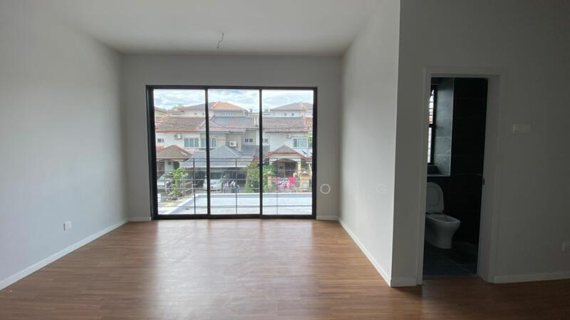 Rumah Teres 2 Tingkat untuk Dijual di Bandar Country Homes (Rawang) - Ken Chong - Living Room - PropertyGuru.com.my