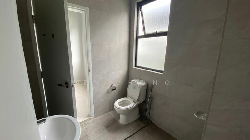 Rumah Teres 2 Tingkat untuk Dijual di Bandar Country Homes (Rawang) - Ken Chong - Bathroom - PropertyGuru.com.my