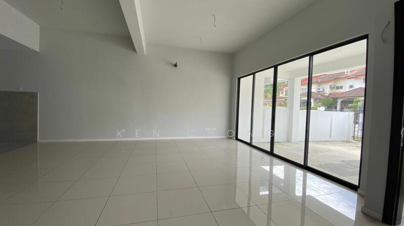 Rumah Teres 2 Tingkat untuk Dijual di Bandar Country Homes (Rawang) - Ken Chong - Living Room - PropertyGuru.com.my