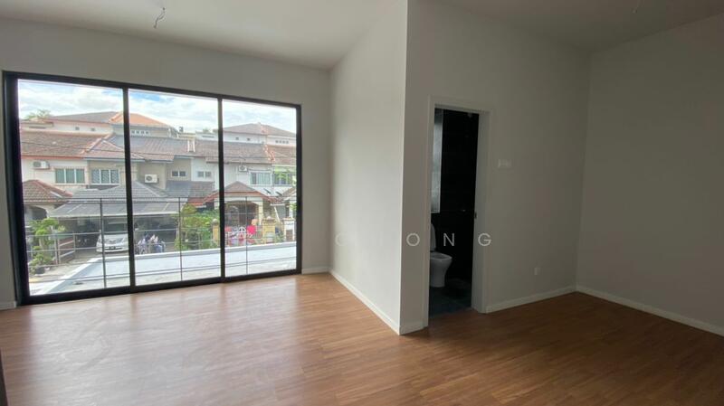 Rumah Teres 2 Tingkat untuk Dijual di Bandar Country Homes (Rawang) - Ken Chong - Living Room - PropertyGuru.com.my