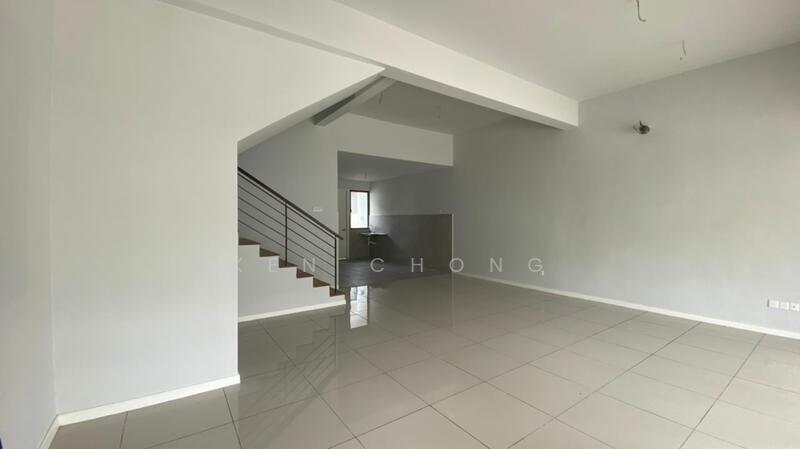 Rumah Teres 2 Tingkat untuk Dijual di Bandar Country Homes (Rawang) - Ken Chong - Living Room - PropertyGuru.com.my