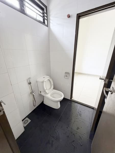 Rumah Teres 2 Tingkat untuk Dijual di Taman Pelangi Indah (Ulu Tiram) - Yik Tat - Bathroom - PropertyGuru.com.my