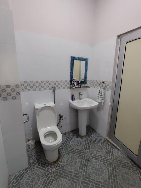 Bungalow House for Sale in SS19 (Subang Jaya) - Reena Sarif - Bathroom - PropertyGuru.com.my