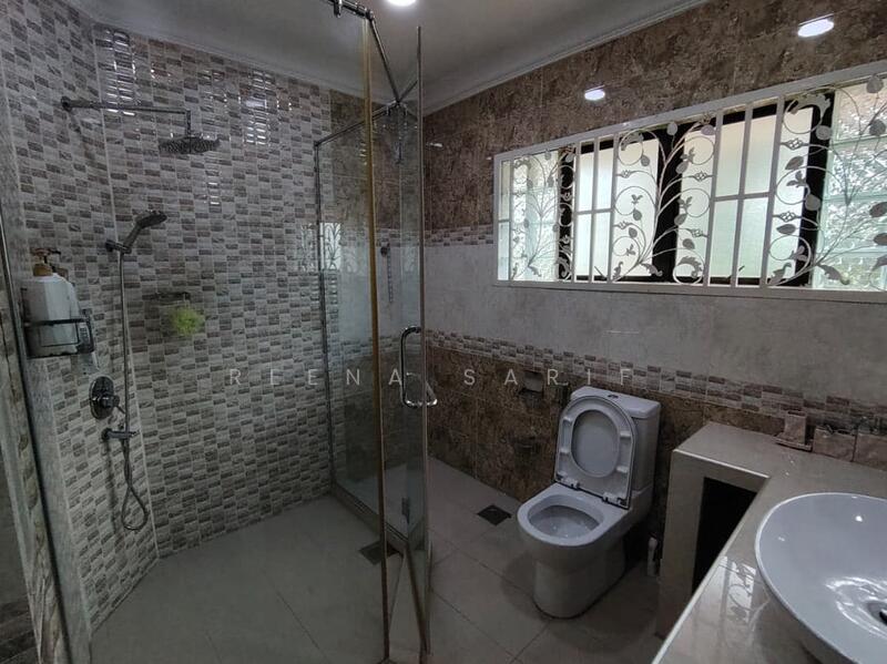 Bungalow House for Sale in SS19 (Subang Jaya) - Reena Sarif - Bathroom - PropertyGuru.com.my