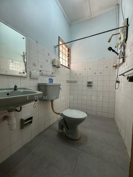 Terraced House for Sale in Usj 2 (Subang Jaya) - Edmund Lee - Bathroom - PropertyGuru.com.my