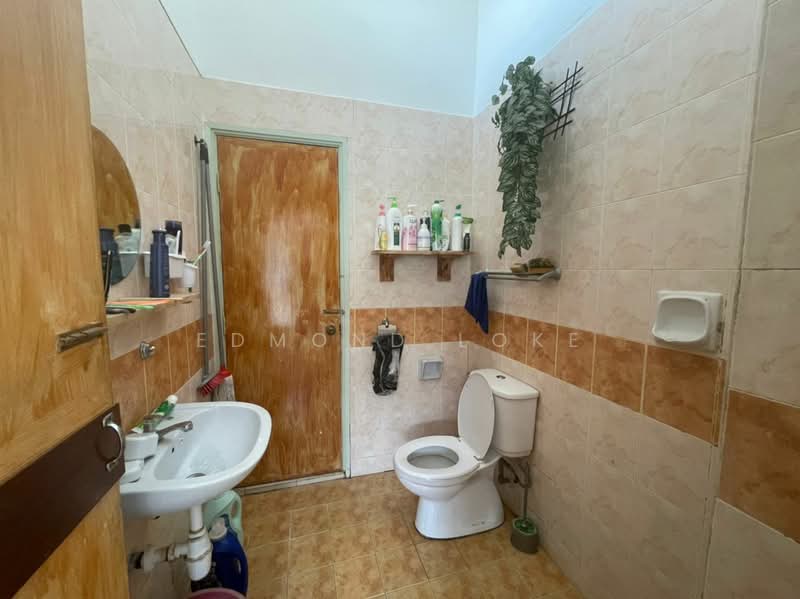 Rumah Teres untuk Dijual di Taman Fadason (Kepong) - Edmond Loke - Bathroom - PropertyGuru.com.my