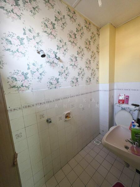 Taman Subang Mewah untuk Untuk Dijual - RM 590,000, Mac 2026 - Bathroom - PropertyGuru.com.my