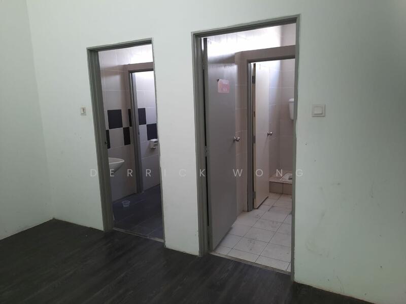 Unblock Semi D factory at Setia Business Park 1/ Gelang Patah/ Iskandar Puteri/ Alam Jaya untuk Untuk Disewa - RM 10,800 /bulan, Feb 2026 - Bathroom - PropertyGuru.com.my