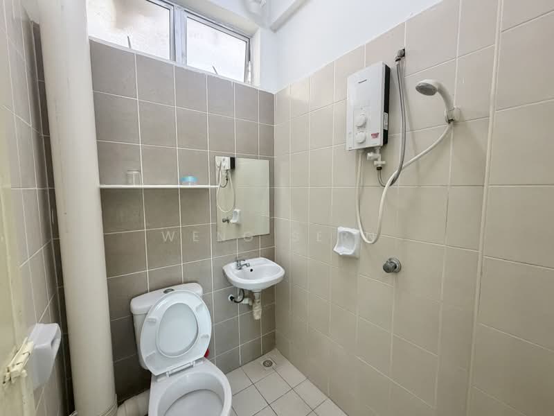 Apartment for Sale at Idaman Lavender - Weng Sern - Bathroom - PropertyGuru.com.my
