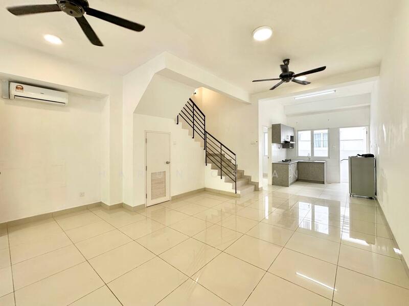 Bayu Heights untuk Untuk Dijual - RM 800,000, Feb 2026 - Living Room - PropertyGuru.com.my