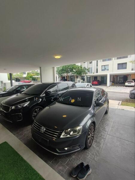 Rumah Teres untuk Dijual di Tamansari (Rawang) - Shazwan CH - Car Park - PropertyGuru.com.my