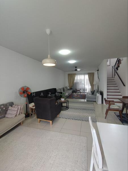 Rumah Teres untuk Dijual di Tamansari (Rawang) - Shazwan CH - Living Room - PropertyGuru.com.my